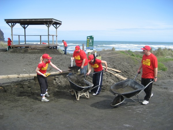 DHL Volunteers help at Piha